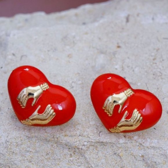 NEW Red Heart ❤️ Holding Hands Earrings - Picture 1 of 2